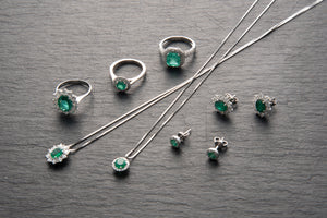 Anello con smeraldo e diamanti Oralba